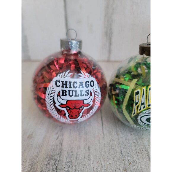 Chicago bulls green bay Packers glass ball ornament Xmas set - Picture 2 of 7